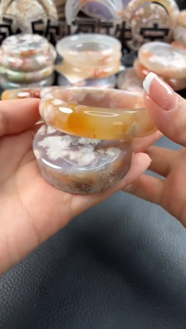 未镶嵌手镯（圆镯）石英质玉53