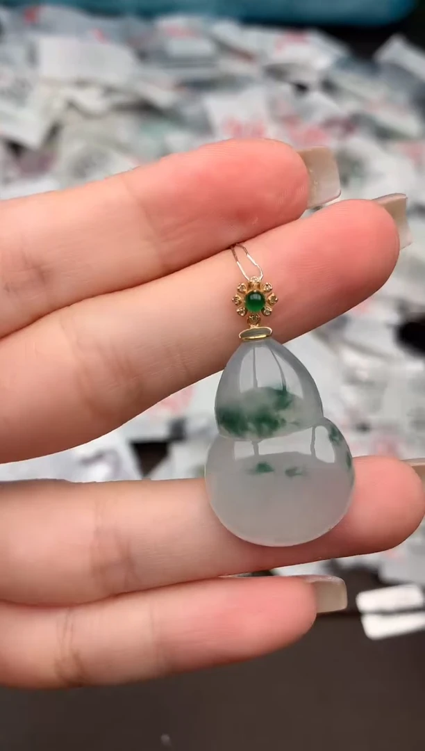 18K金镶嵌挂件翡翠一