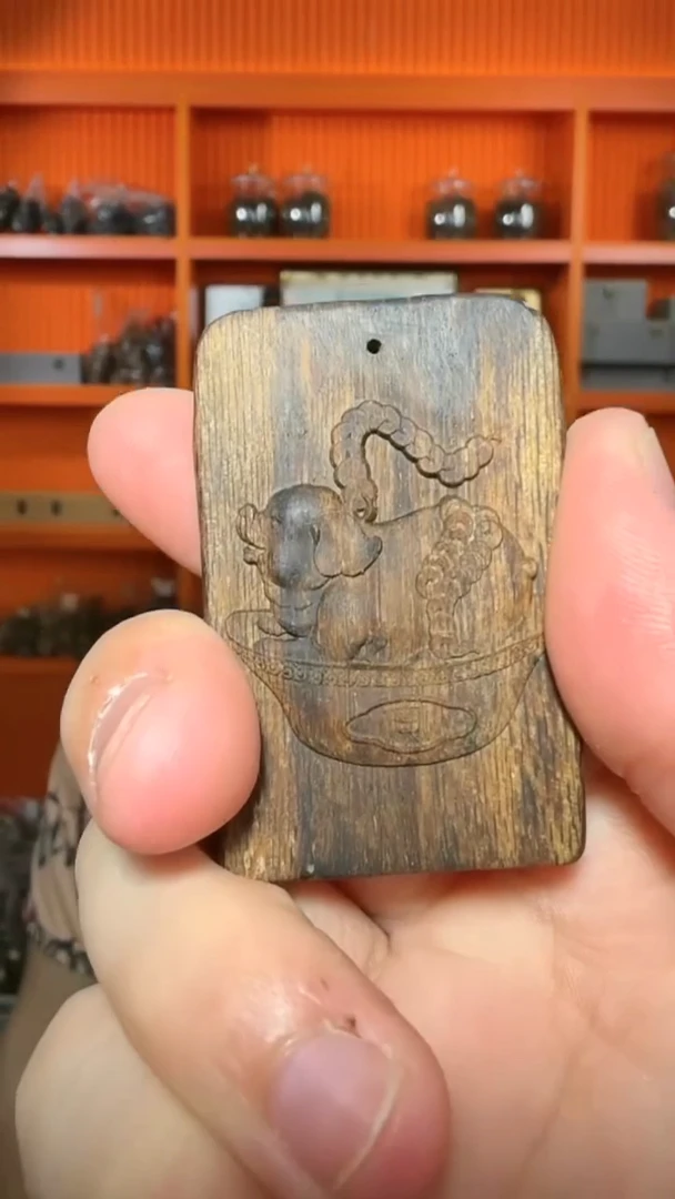 沉香吊坠325号白棋生肖猪多样性发一