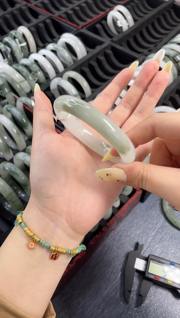 未镶嵌手镯石英质玉2706