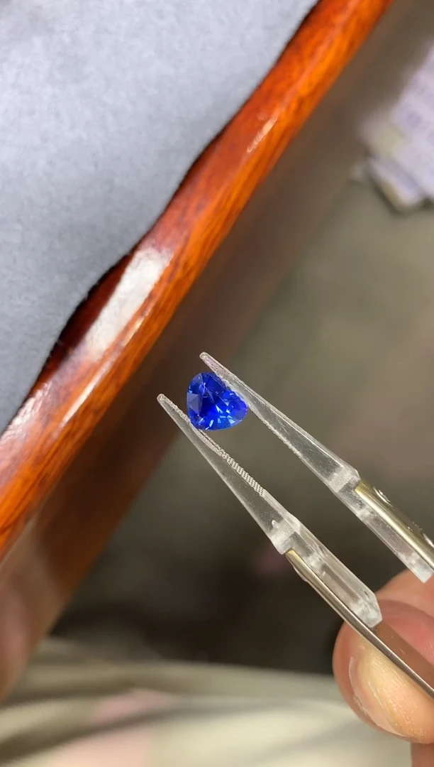 裸石蓝宝石2ct 爱心皇家蓝
