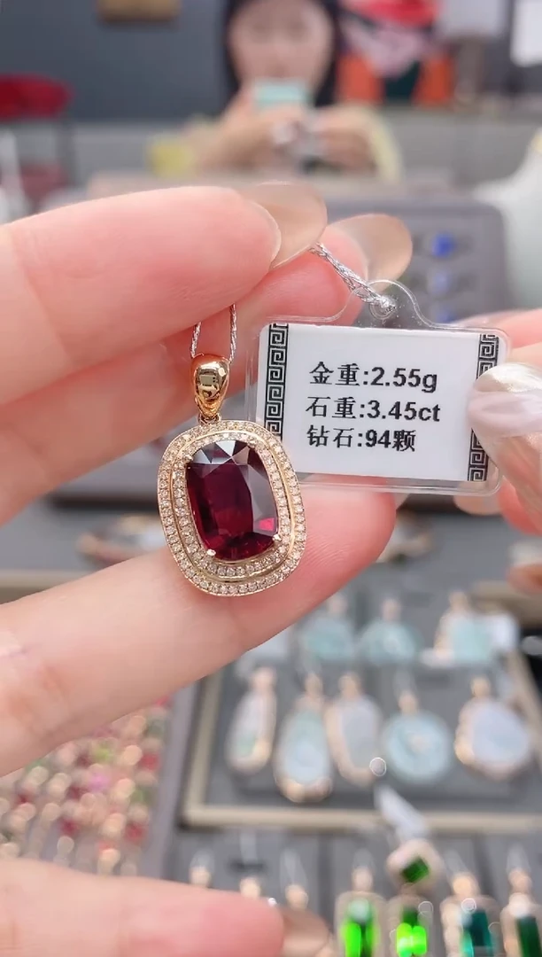 颈饰18K金镶嵌碧玺3.45