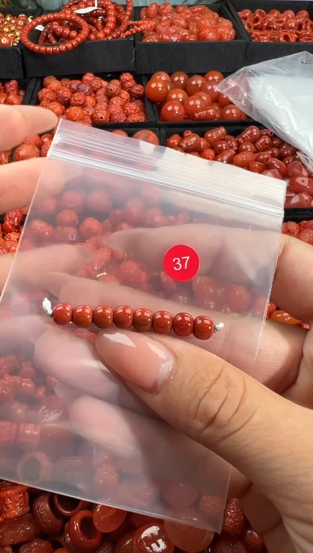 南红玛瑙未镶嵌颈饰1