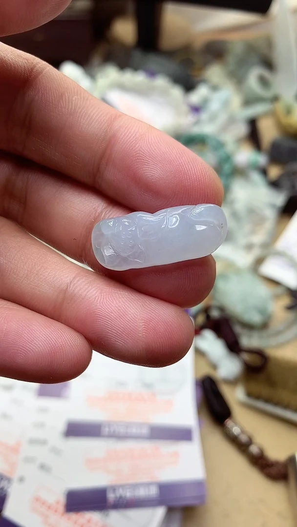 颈饰未镶嵌翡翠欢***豆挂件