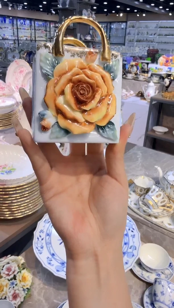 摆件娜娜中古瓷器如图所示147