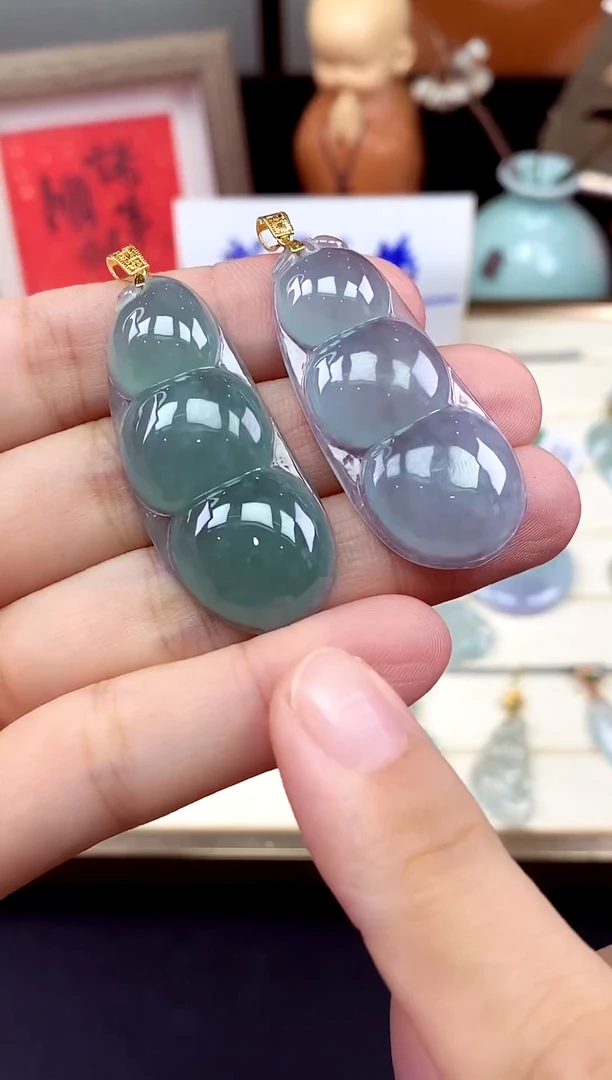 吊坠(不含链)18K金镶嵌翡翠豆子18K金扣多样性发其一@@CMT