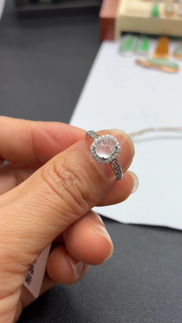 颈饰18K金镶嵌翡翠天然翡翠A货