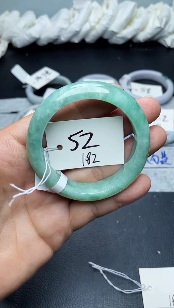 未镶嵌手镯翡翠182