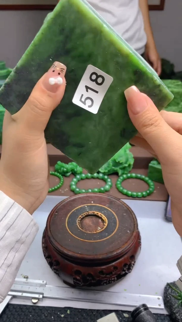 和田玉（碧玉）未镶嵌珠宝半成品1