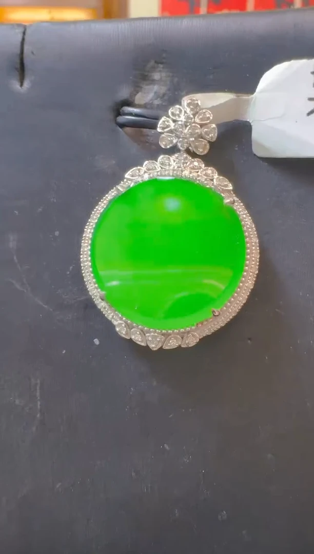 吊坠(赠链)18K金镶嵌翡翠天然A货翡翠