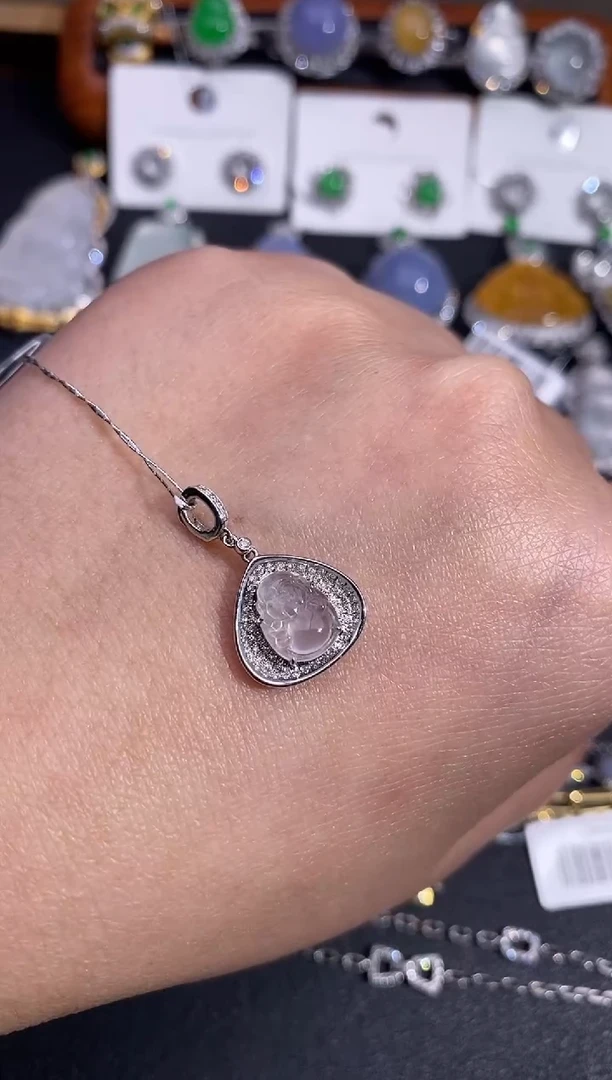 【闪购商品】翡翠颈饰18K金镶嵌吊坠