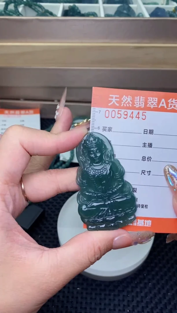 翡翠未镶嵌颈饰