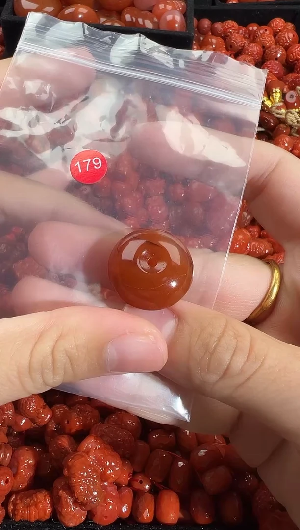 颈饰未镶嵌南红玛瑙1