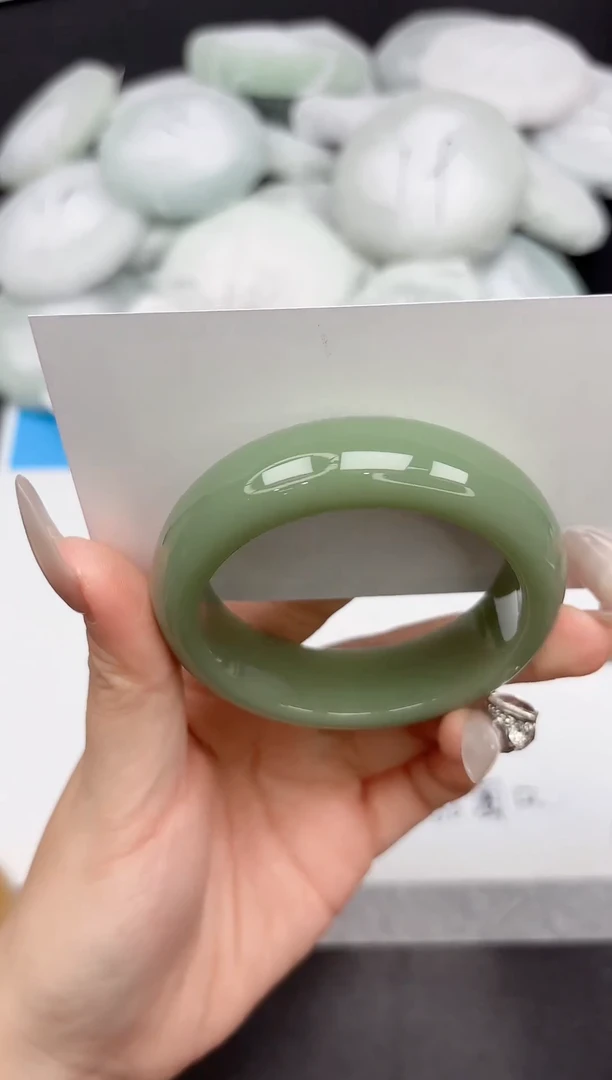 未镶嵌手镯石英质玉397-52.3