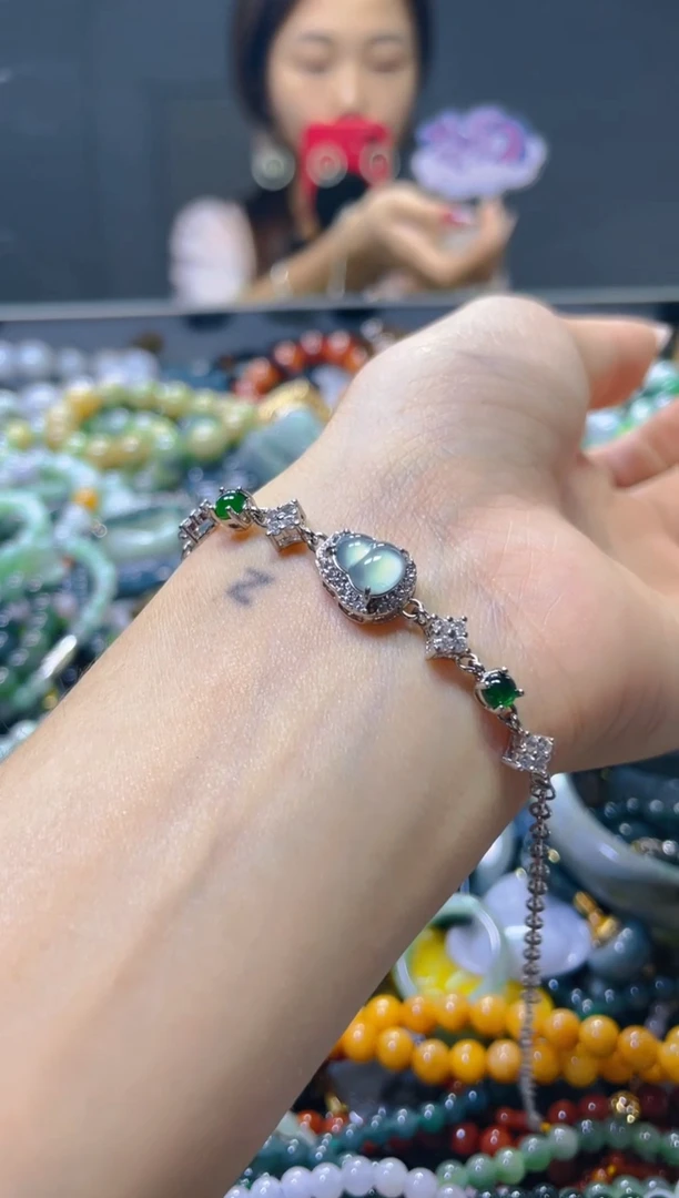 颈饰未镶嵌翡翠/M/翡翠A货，一件也是批发价