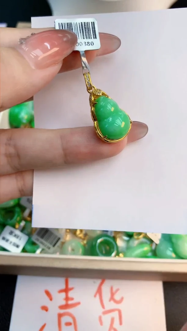 翡翠未镶嵌颈饰1