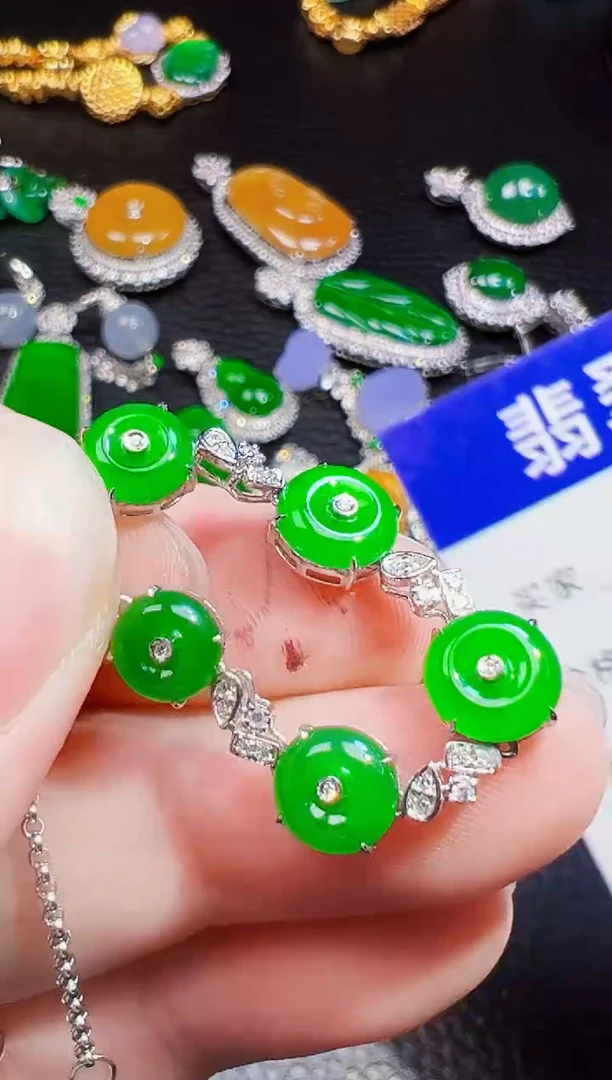 18K金镶嵌手链翡翠春****物翡翠