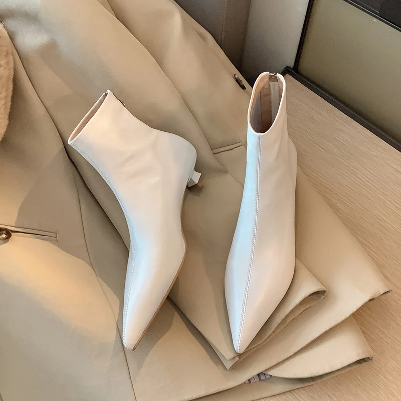 2025新款英伦森系网红女尖头百搭低跟短靴女冬季单靴中跟细跟女靴