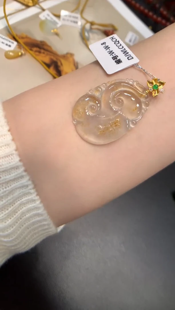 颈饰18K金镶嵌翡翠如意