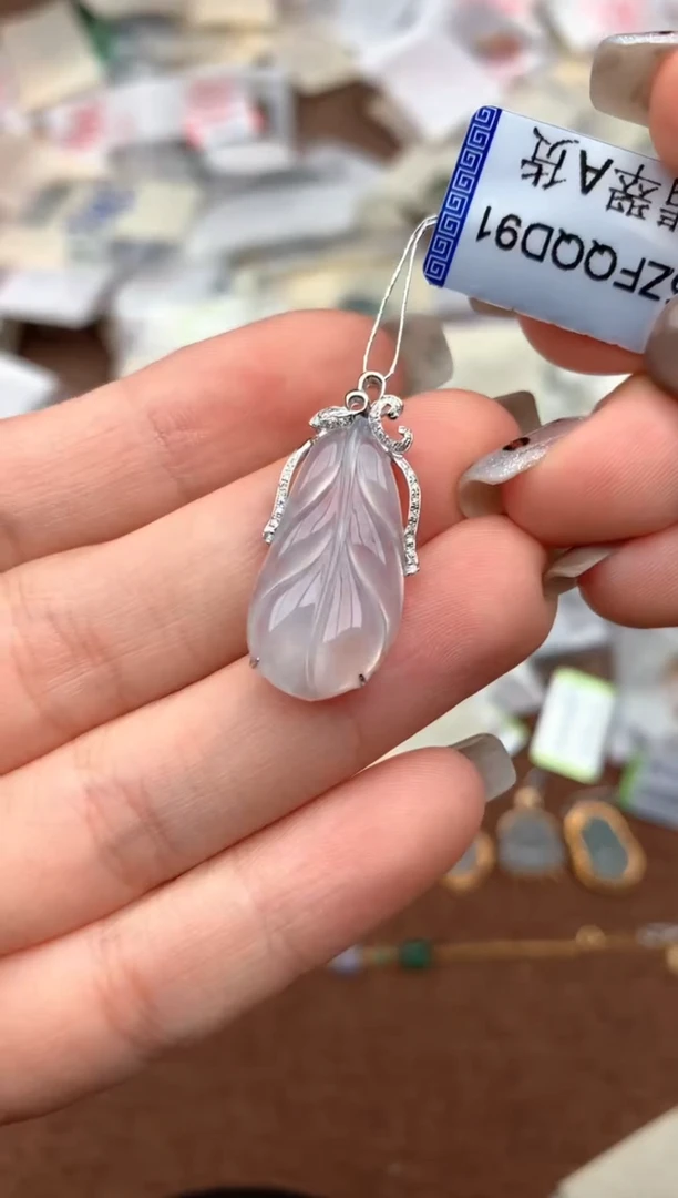 18K金镶嵌挂件翡翠—