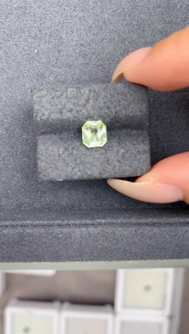 彩色蓝宝石裸石未镶嵌1.3ct绿蓝宝 FG