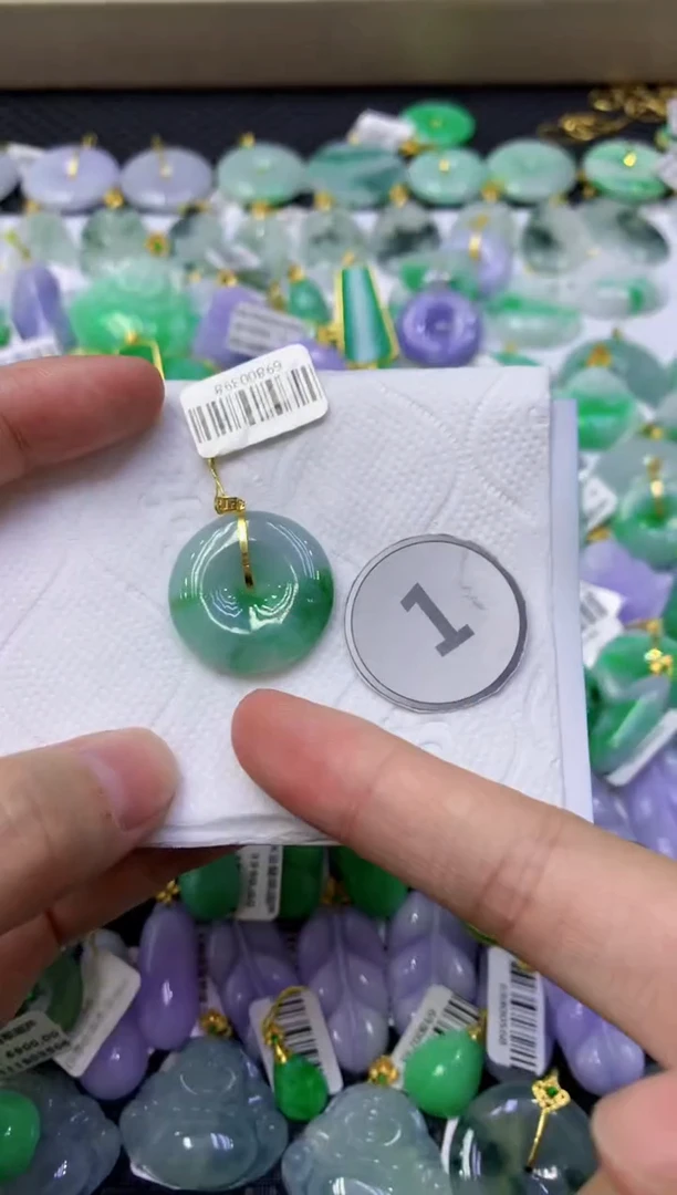 颈饰18K金镶嵌翡翠天然缅甸翡翠A货