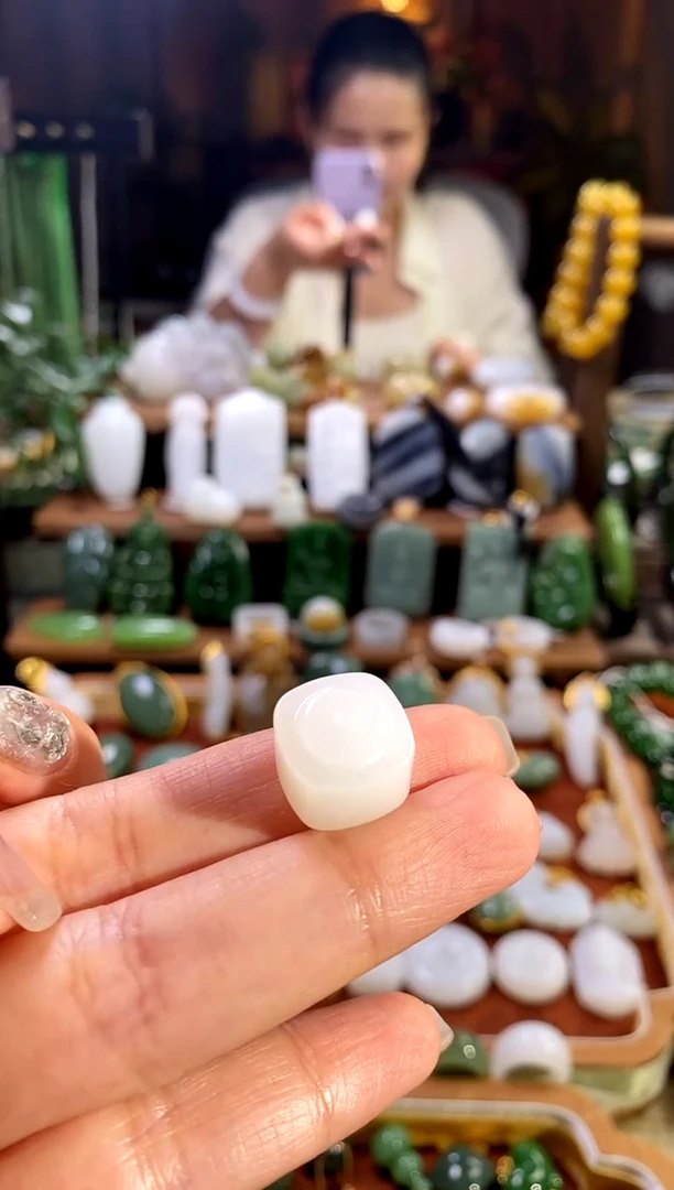 和田玉未镶嵌吊坠(不含链).