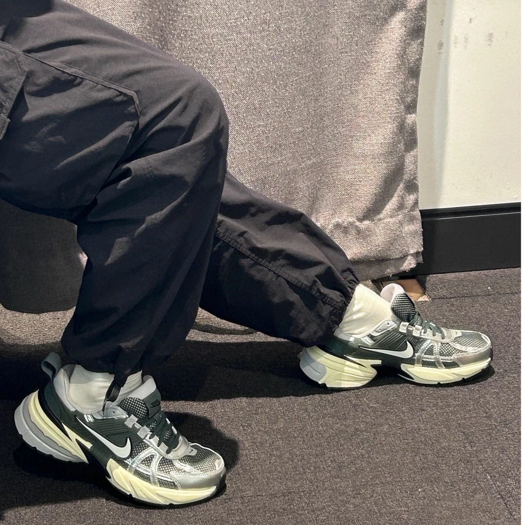 NIKE耐克男子v2k run时尚板鞋休闲鞋HJ4497-300