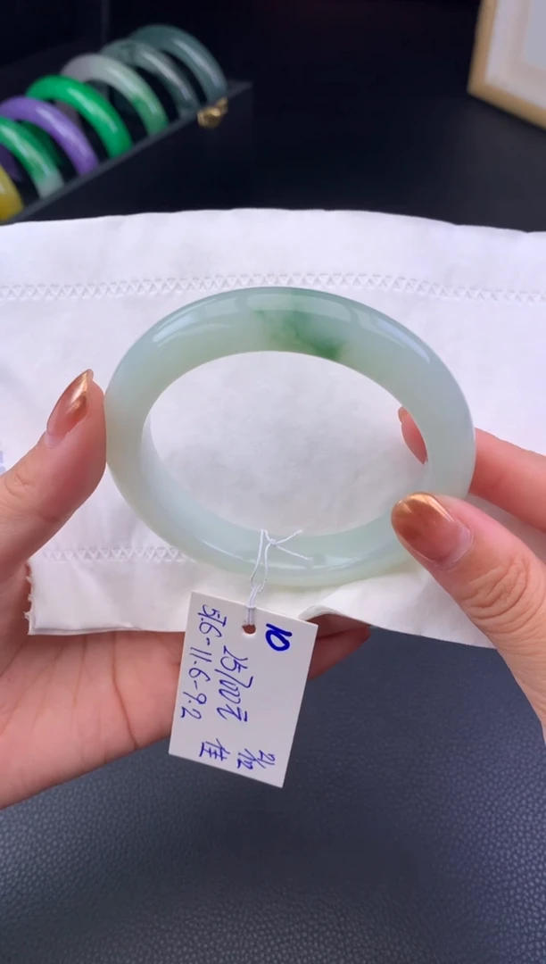 未镶嵌手镯翡翠假一赔三   手镯