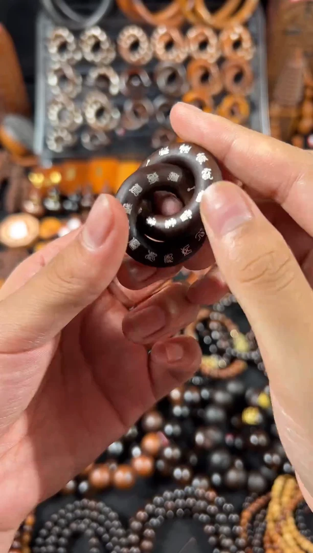 木雷枣玉化1.5镶银十字乾坤圈