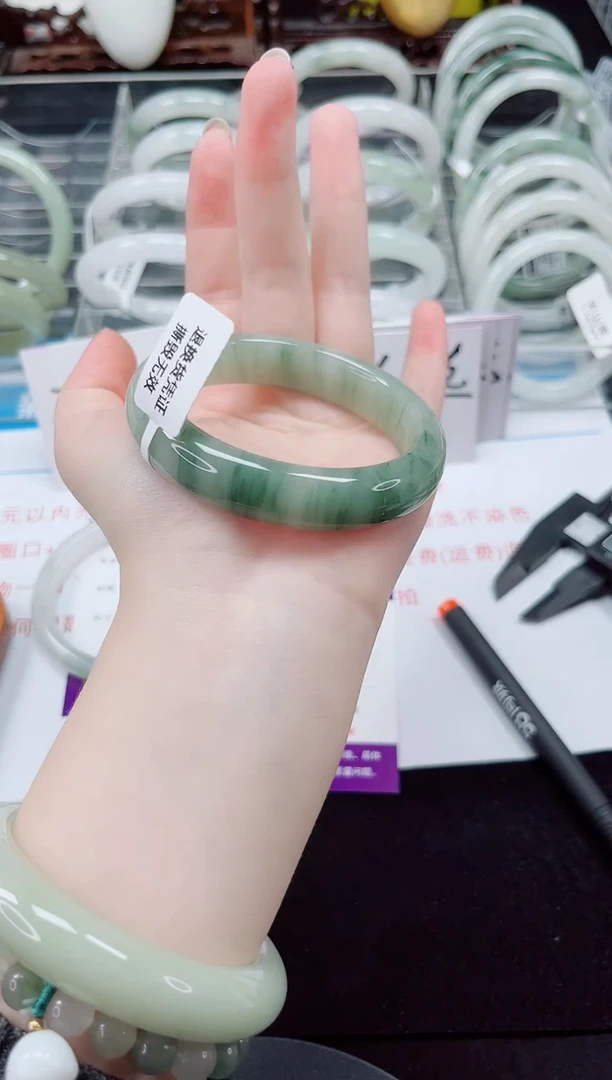 未镶嵌手镯石英质玉130-53/54