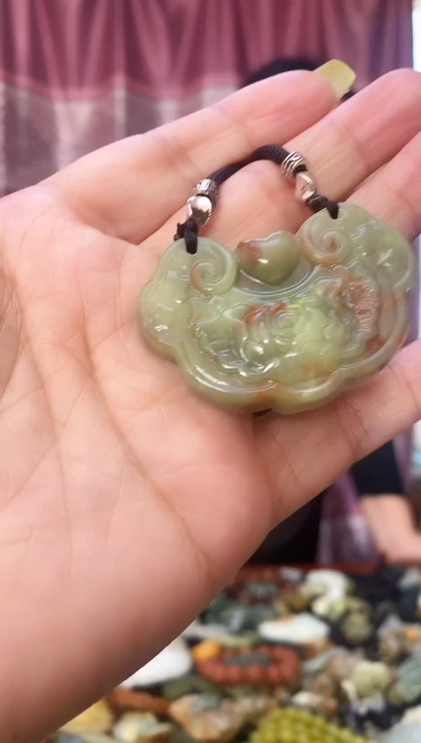 未镶嵌岫玉吊坠