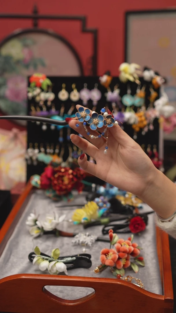 刺绣非遗绒花手工饰品