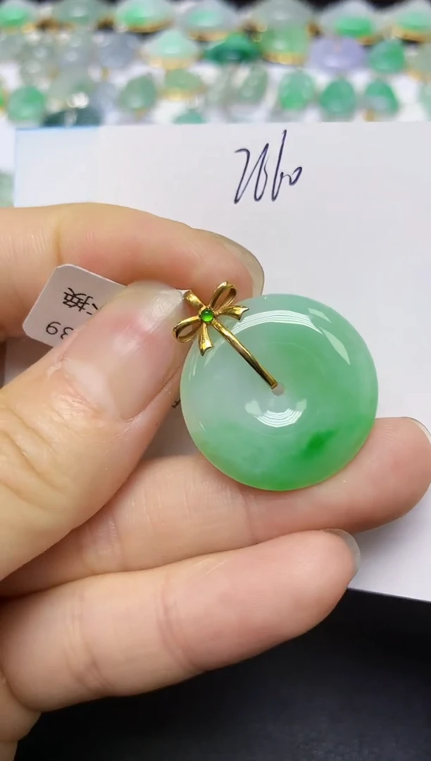 翡翠18K金镶嵌颈饰 天然翡翠A货