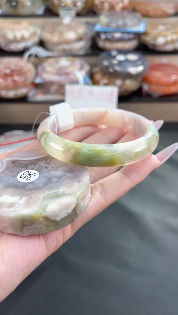 未镶嵌手镯石英质玉56