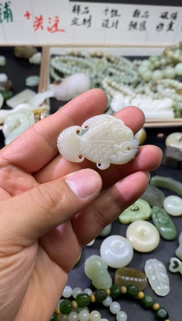 颈饰未镶嵌和田玉（糖玉）和田玉乖鱼造型孤品