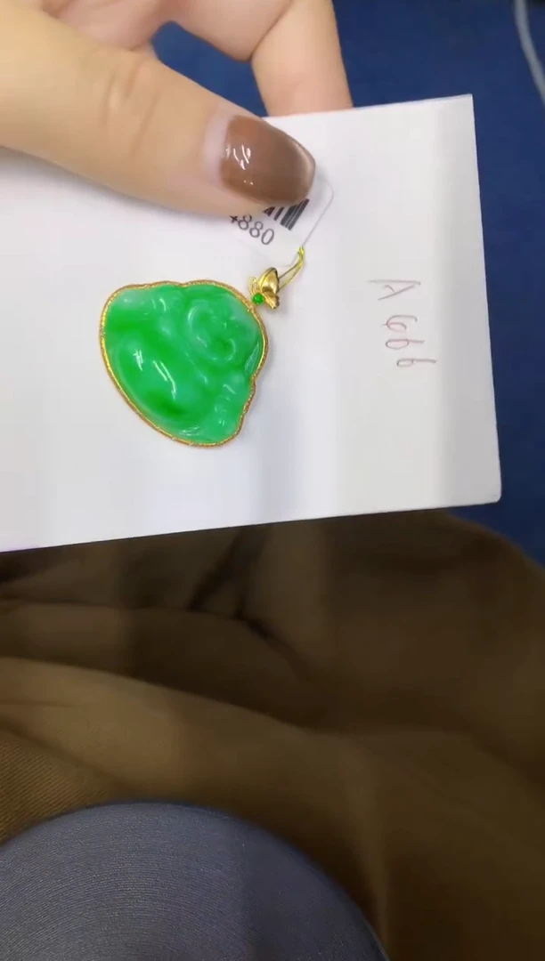 颈饰18K金镶嵌翡翠缅甸天然翡翠A货