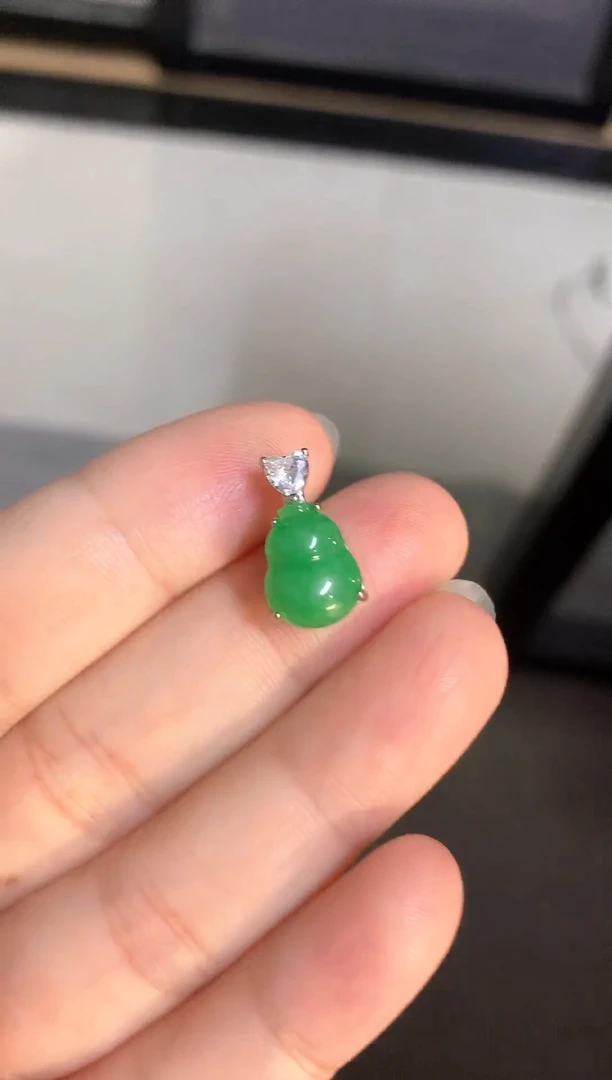 翡翠银S925镶嵌颈饰翡翠葫芦吊坠
