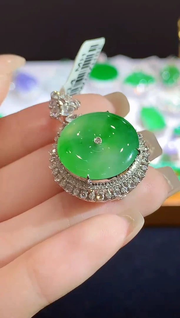 翡翠18K金镶嵌吊坠(不含链)齐MH多样性发其一