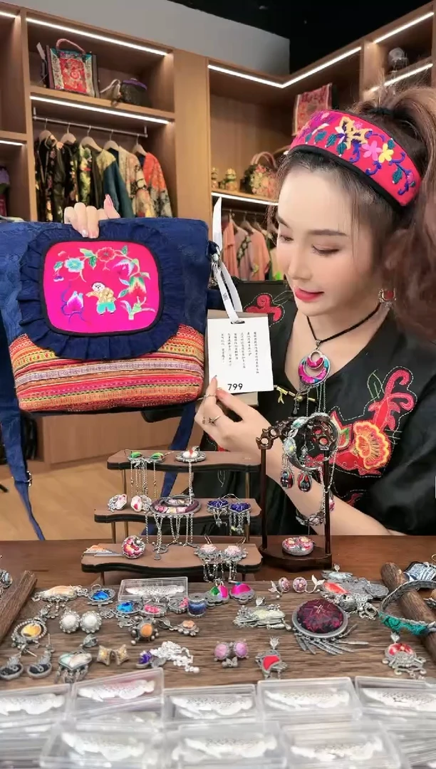 【闪购商品】织绣L519黔东南苗族刺绣