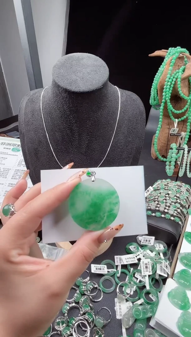 项链银S925镶嵌石英质玉（非洲翠）20.288无事牌