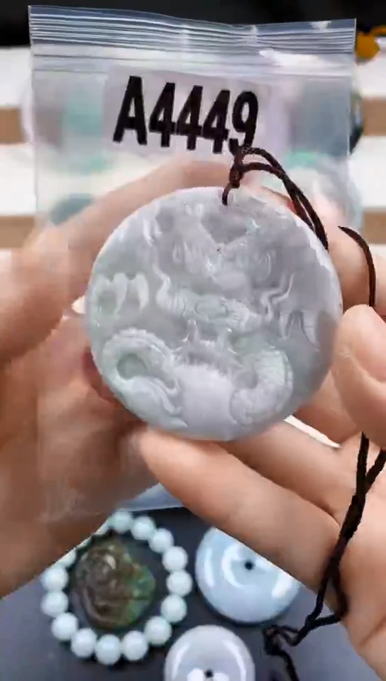 颈饰未镶嵌翡翠天然翡翠吊坠挂件