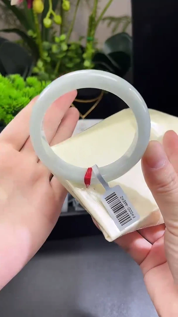 【闪购商品】翡翠手镯未镶嵌正圈