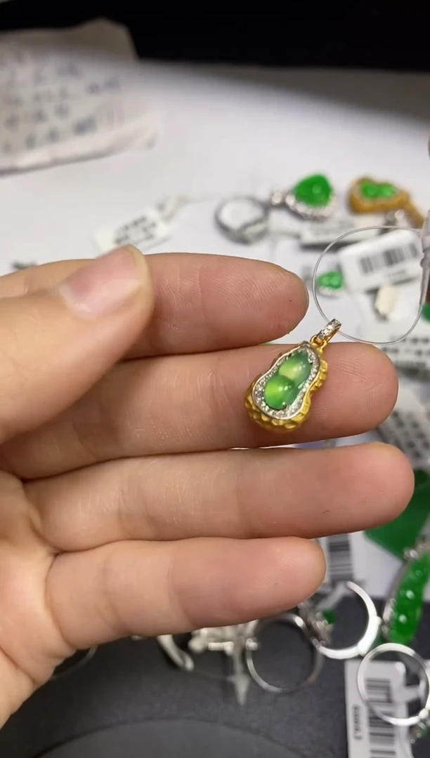 颈饰18K金镶嵌翡翠吉****⬛ 颈饰 18K金镶嵌 翡翠