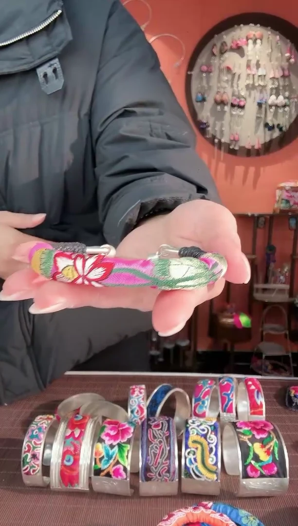 织绣非遗手工苗绣刺绣饰品46