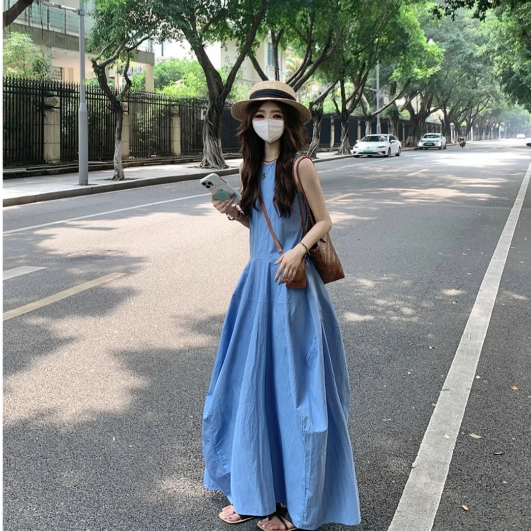 法式连衣裙宽松蓝色背心裙小众设计感褶皱无袖气质度假风连衣裙女