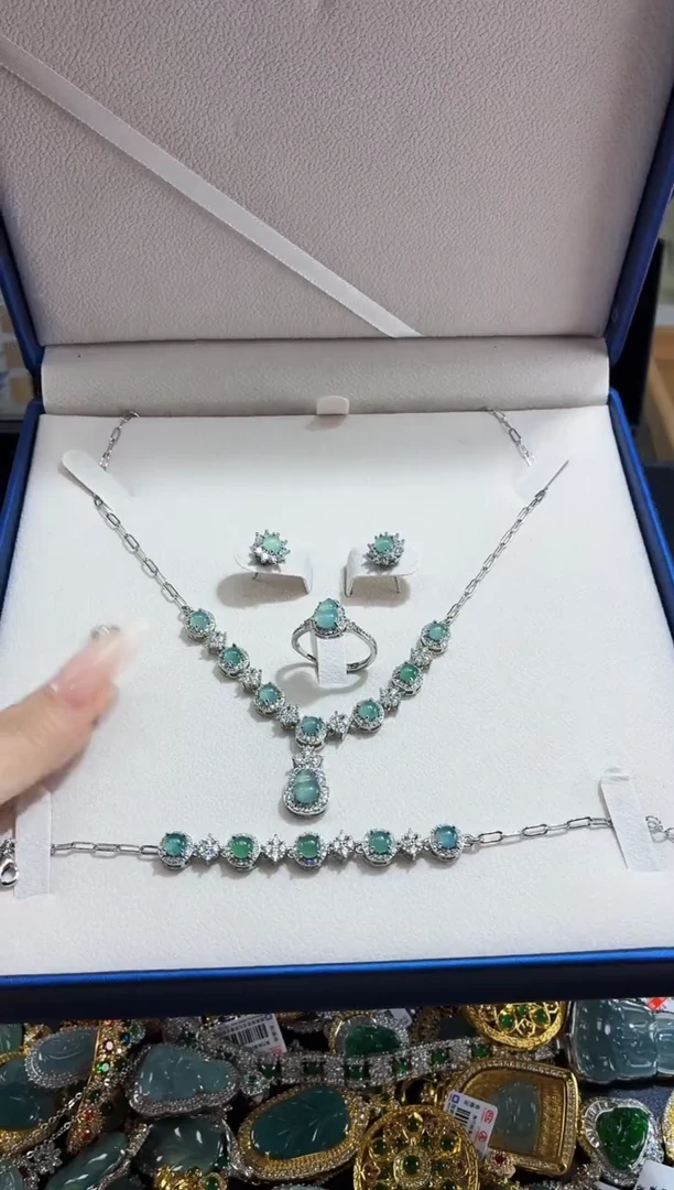 翡翠未镶嵌吊坠(不含链)天然翡翠a货 多样性发其一