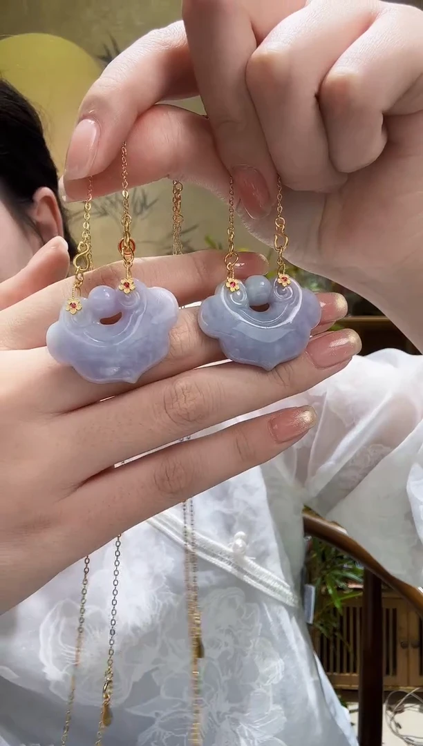 颈饰未镶嵌翡翠多样发其一个