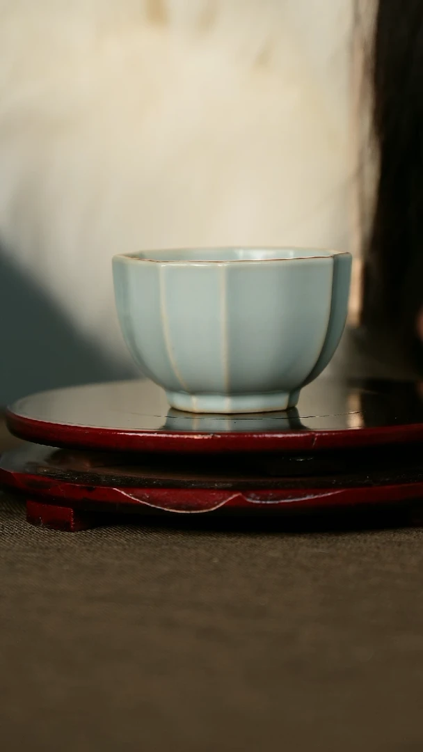 微微瑕 四方葵口杯 无底款