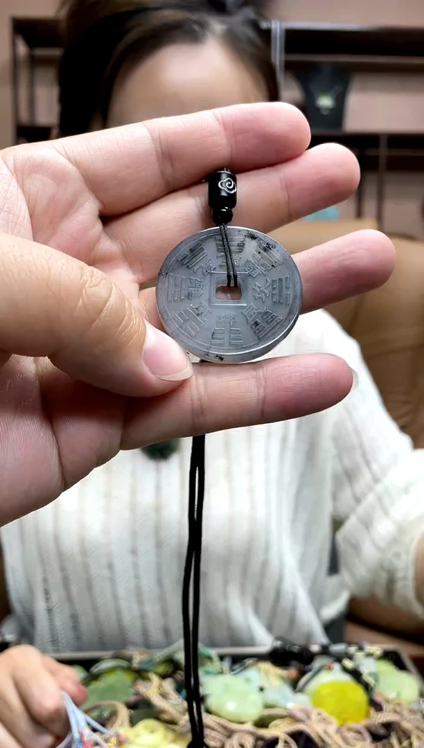 岫玉未镶嵌吊坠·